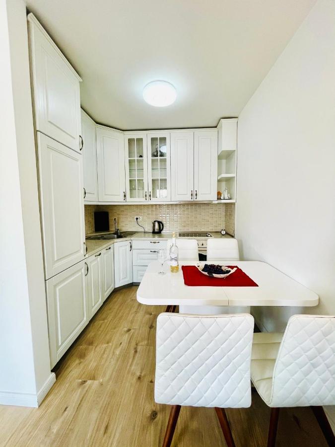 4 Llullat - City Center Apartment Pristina Buitenkant foto