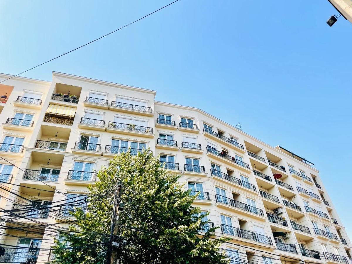 4 Llullat - City Center Apartment Pristina Buitenkant foto